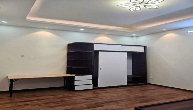Cho thuê nhà ngõ 281 Đội Cấn KD ONL, Ở NHÓM 6 NGƯỜI, 35m2 x 4 tầng, 3 ngủ, 15 Triệu